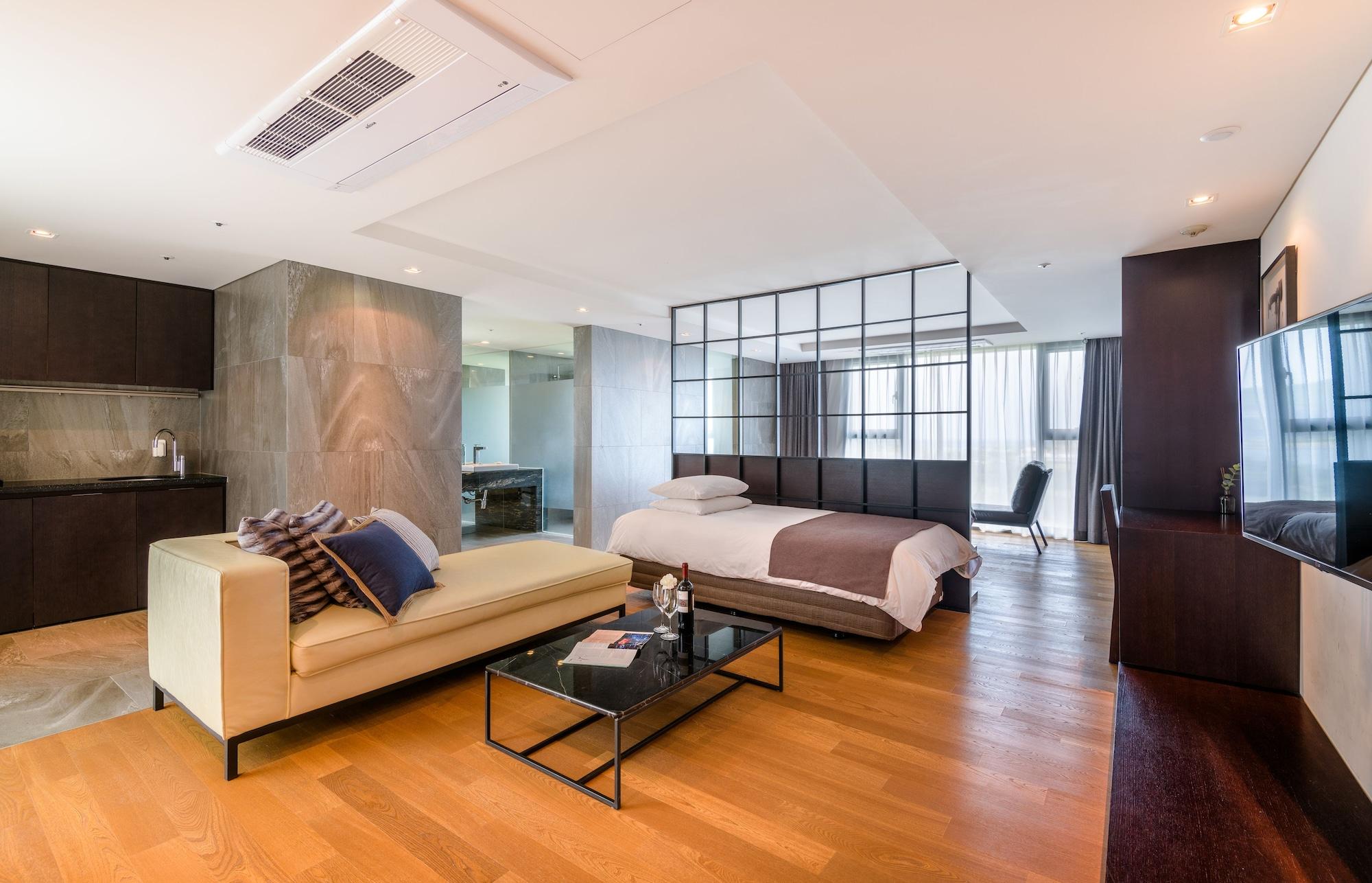 บราวน์สวีท เชจู Hotel เมืองเชจู ภายนอก รูปภาพ