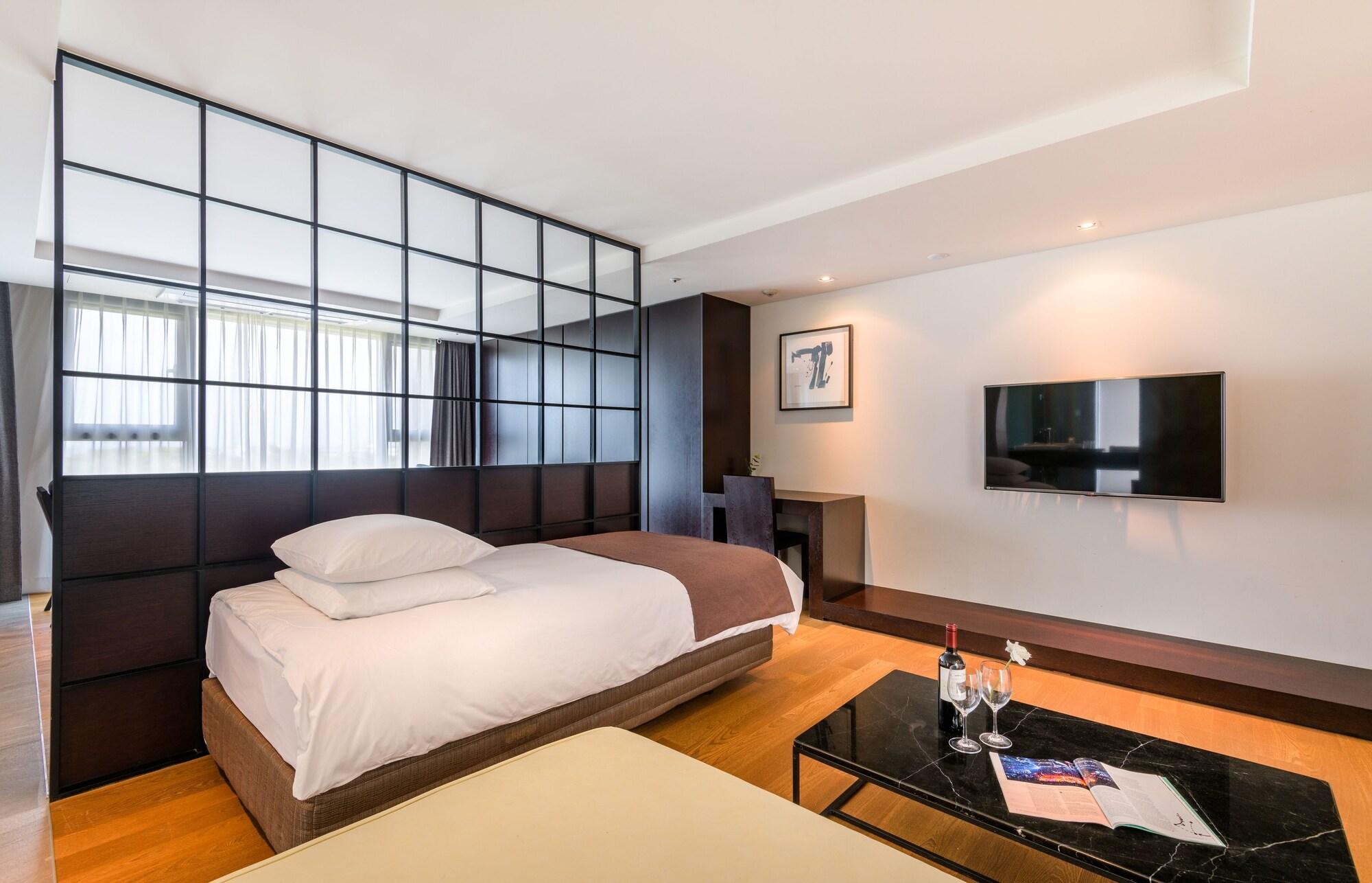บราวน์สวีท เชจู Hotel เมืองเชจู ภายนอก รูปภาพ